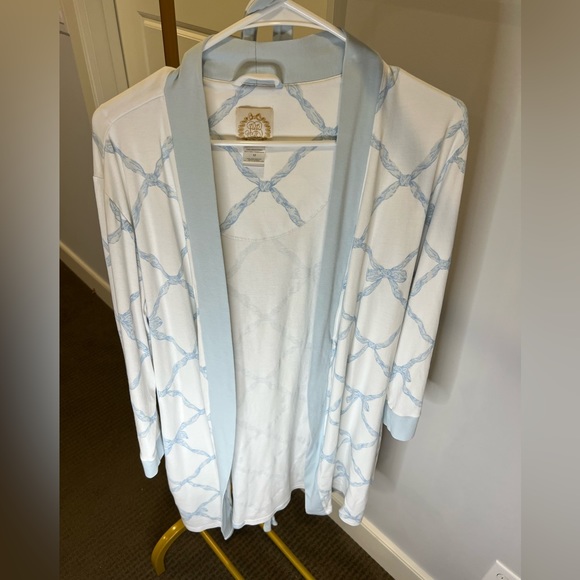The Beaufort Bonnet Company Other - The Beaufort Bonnet Ready or Not Belle Meade bow print Blue Robe Size Medium